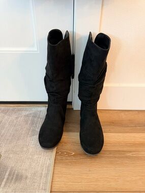 Women's Black Suede Mid-Calf Heeled Boots